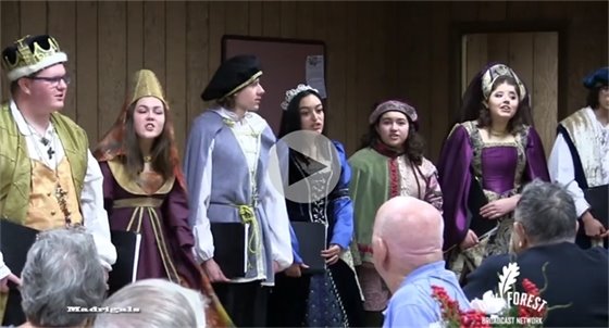 Senior Lunch Madrigal 2018 performance